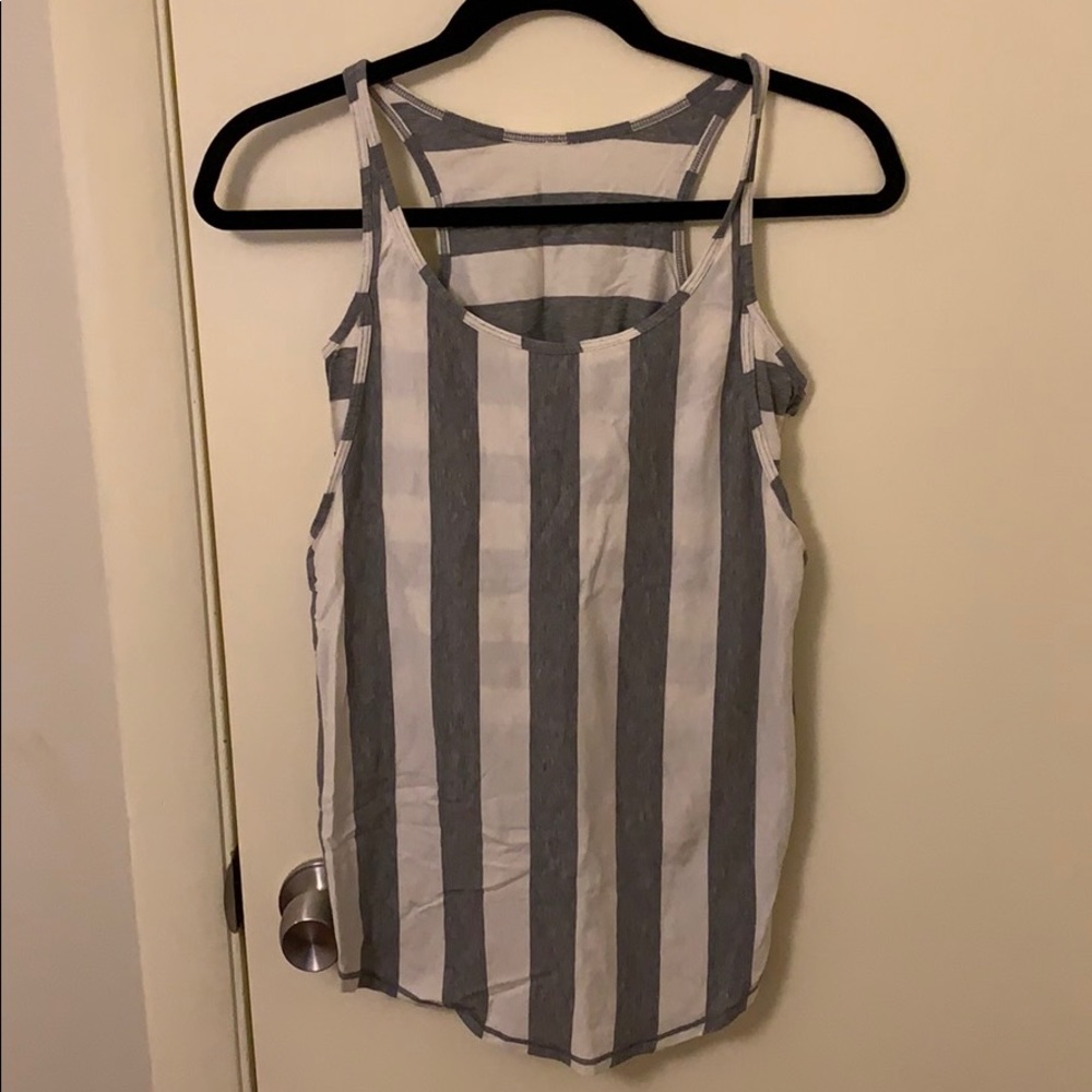 Lululemon tank.